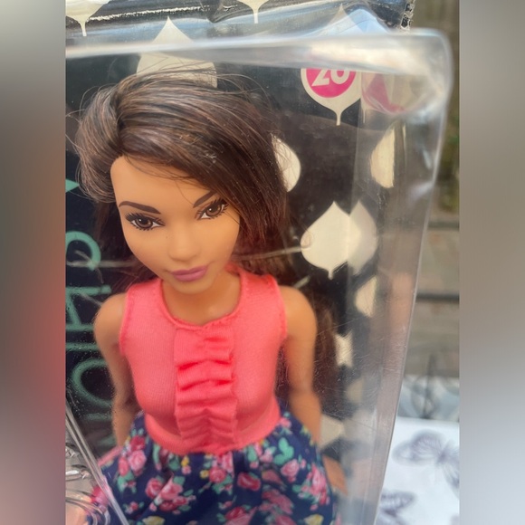 Barbie Fashionistas 26 Spring into Style Curvy DMF28 - Picture 12 of 12